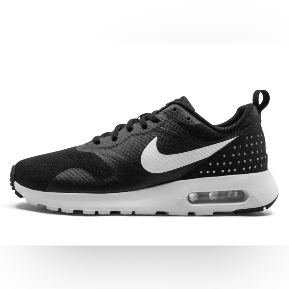 Women’s Nike Air Max Tavas size 8.5 916791-001